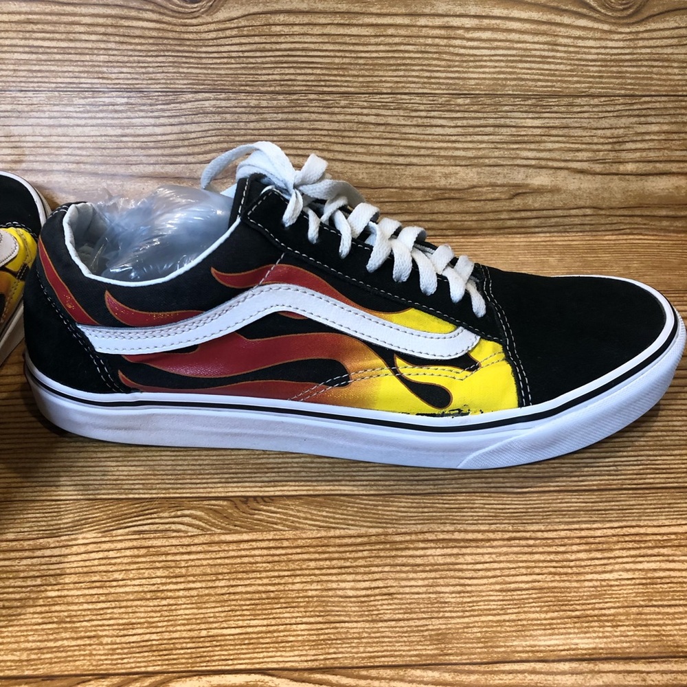 Suze 10 mens flame Vans.   Read description